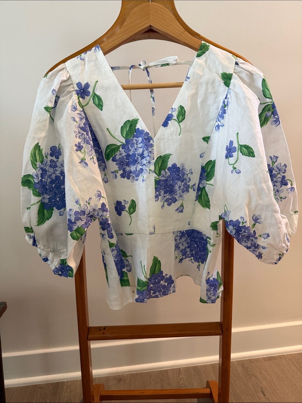 Draper James White Puff-Sleeve Tie Back Top with Blue Hydrangea Print Linen